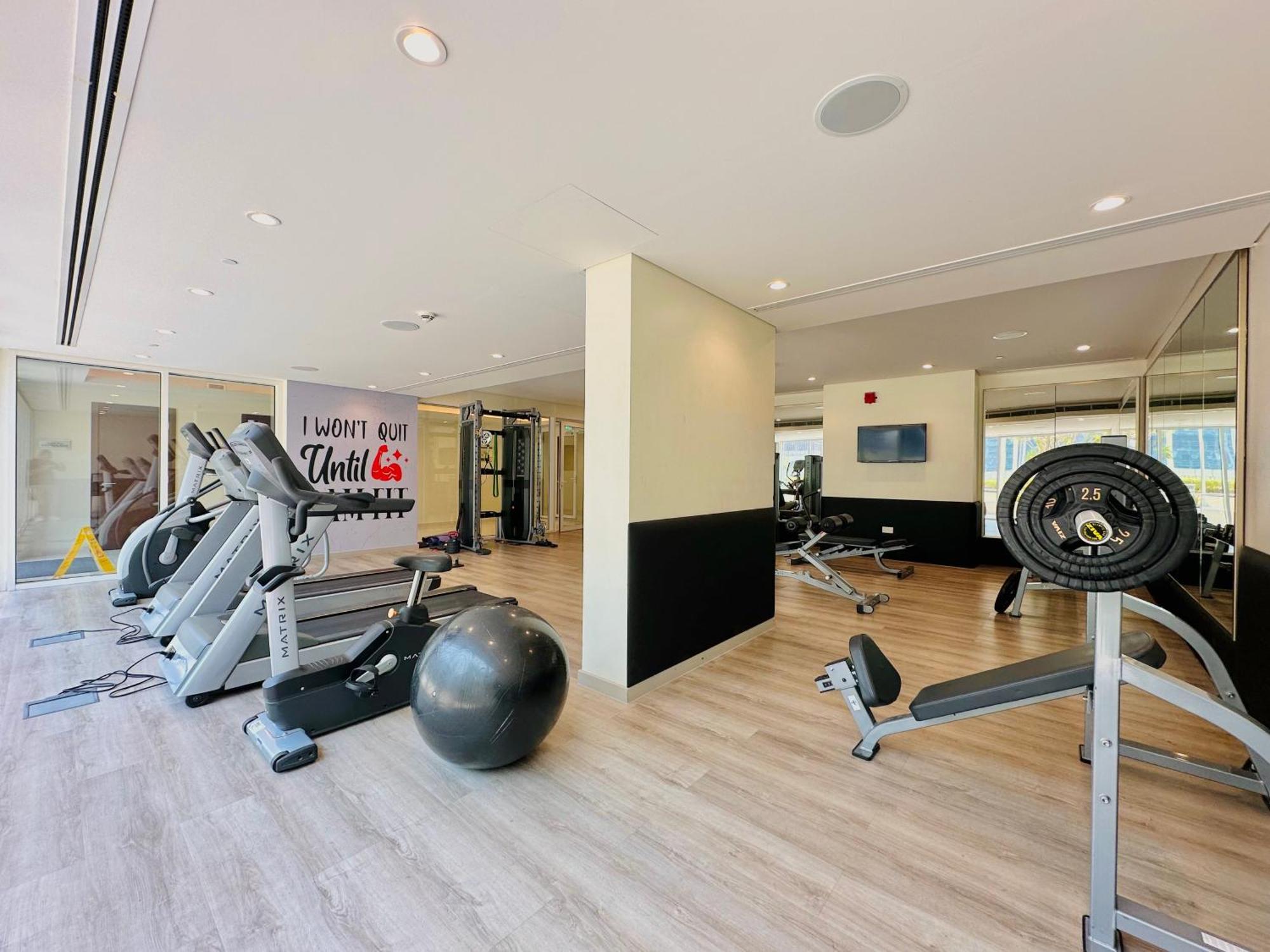 Chic 1-bedroom Retreat With Stunning Canal View Near Burj Khalifa & Business Bay