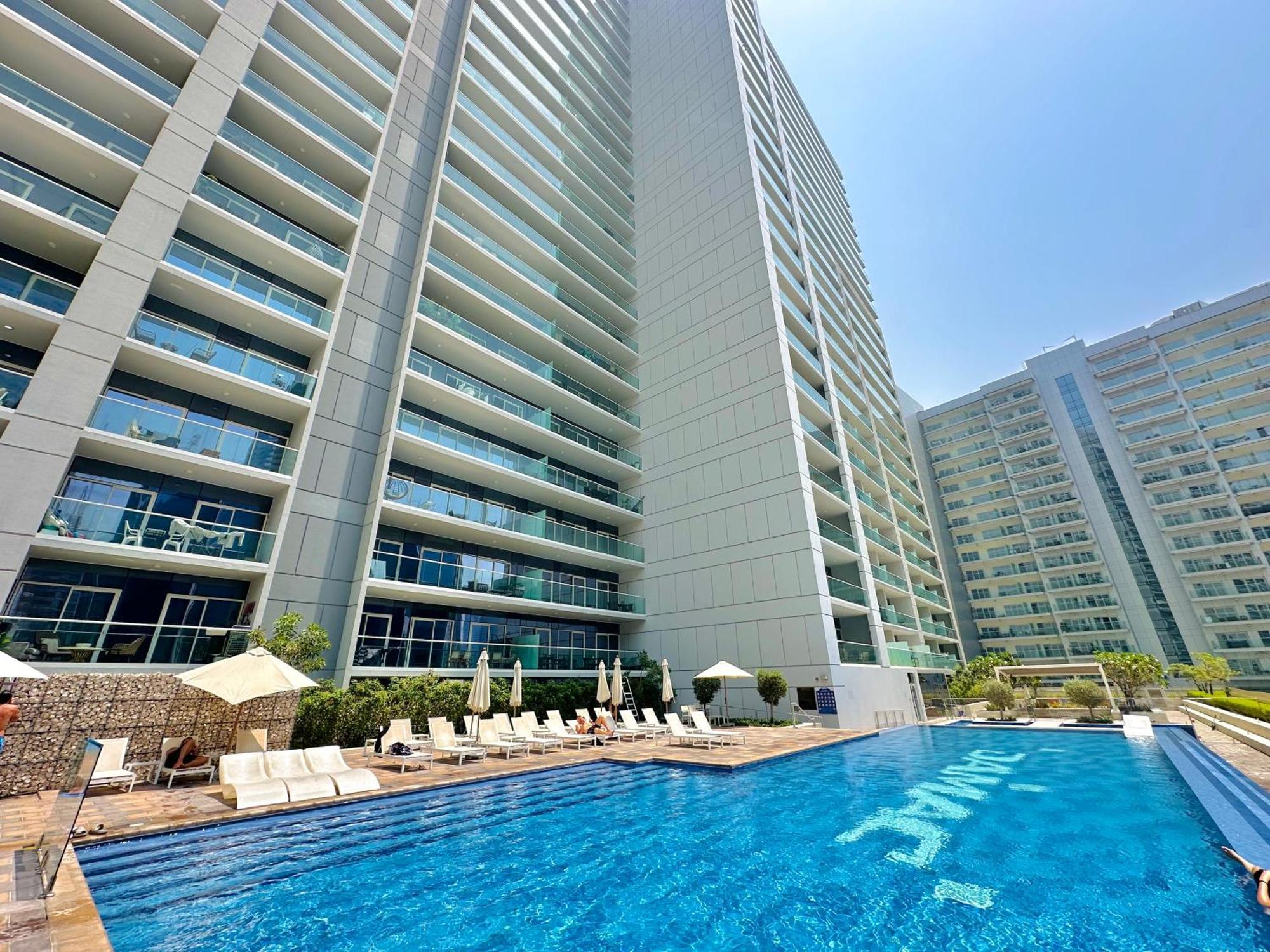 Apartment Chic 1-bedroom Retreat With Stunning Canal View Near Burj Khalifa & Business Bay