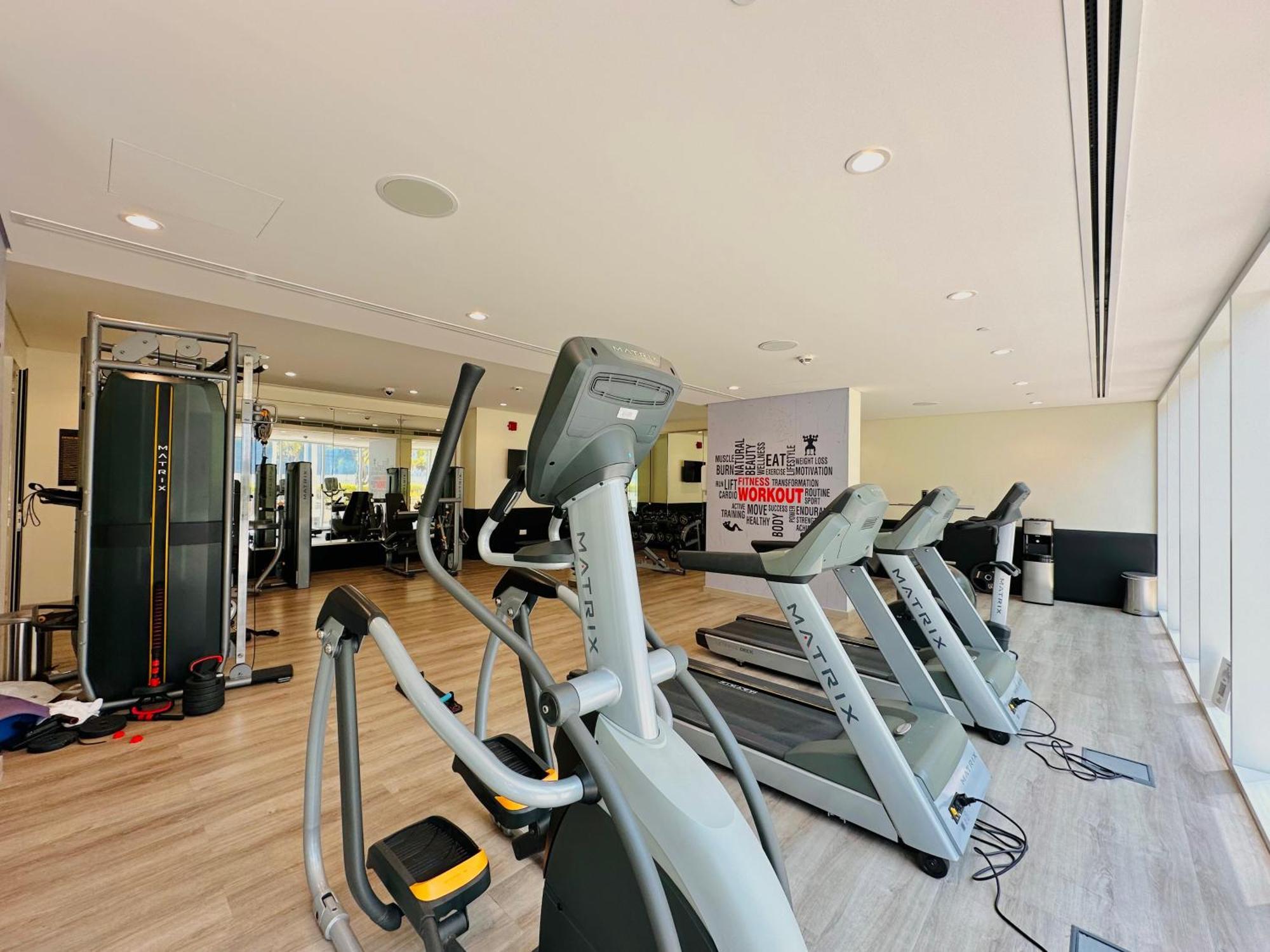 Chic 1-bedroom Retreat With Stunning Canal View Near Burj Khalifa & Business Bay Apartment *