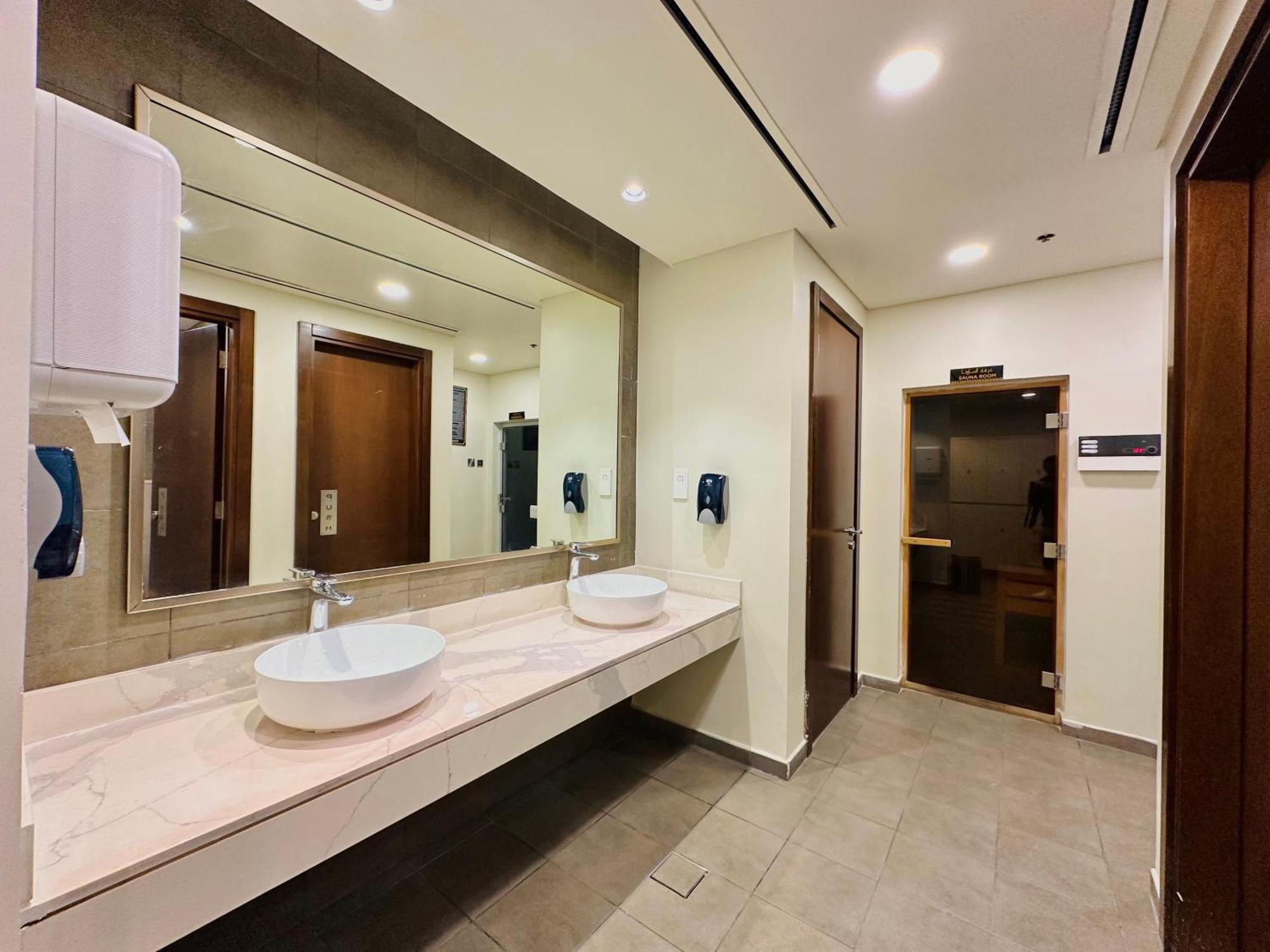 Chic 1-bedroom Retreat With Stunning Canal View Near Burj Khalifa & Business Bay Apartment